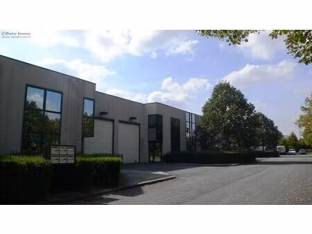 location local d'activités 369 m²