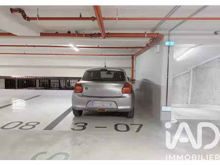 parking à paris (75004)