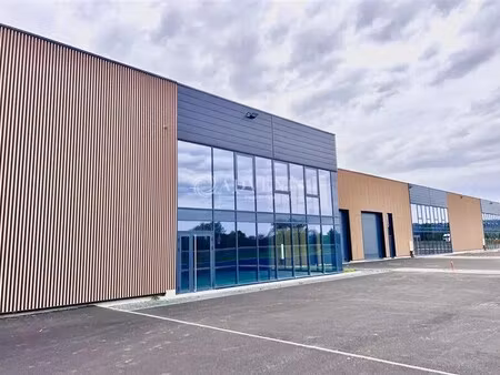 location local d'activités 871 m² à 1 827 m²