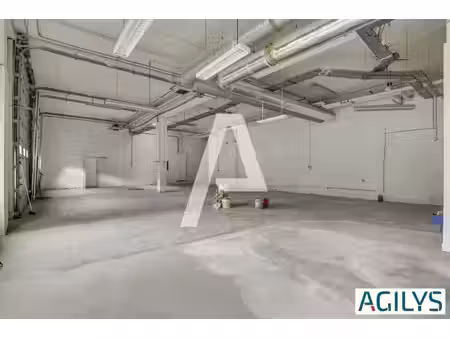 location local d’activités 742m² à 2535m²