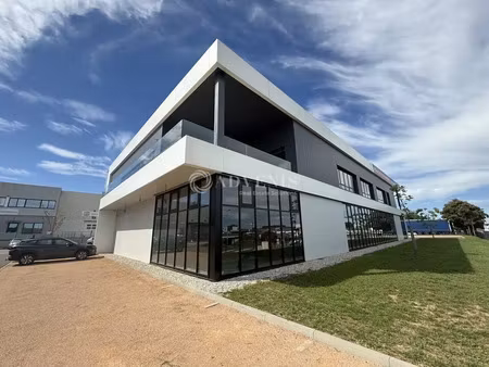 location local d'activités 450 m² à 1 881 m²