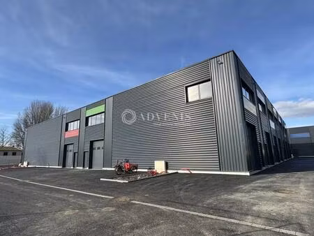location local d'activités 187 m² à 384 m²