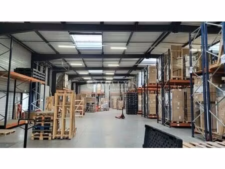 location local d'activités 1 900 m²