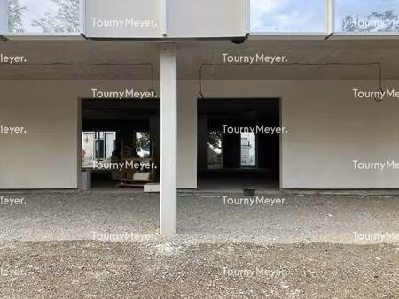 location local d'activités 231 m² à 468 m²