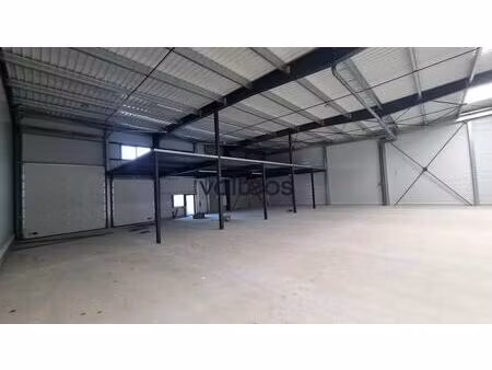 location local d'activités 915 m² à 1 843 m²