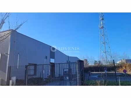 location local d'activités 143 m²