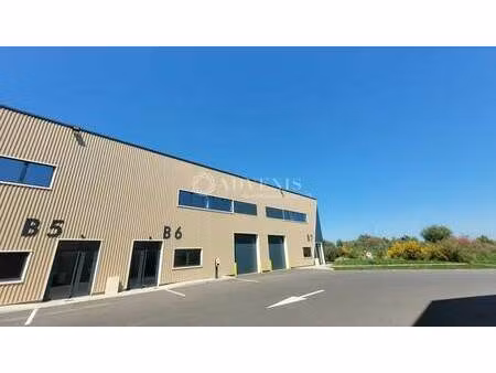 location local d'activités 322 m²
