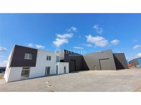 location local d'activités 808 m²