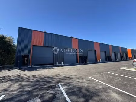 location local d'activités 150 m²