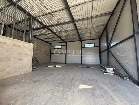 location local d'activités 290 m² à 370 m²