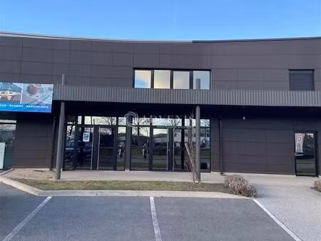 location local d'activités 311 m²