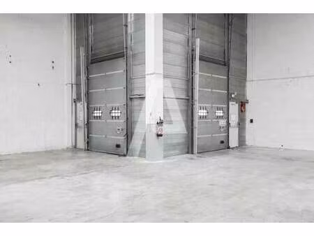 location local d’activités emerainville 77184 379m²