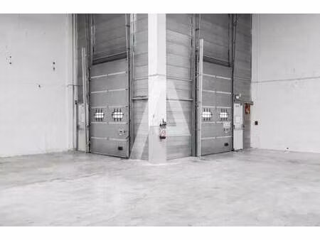 location local d'activités 379 m²