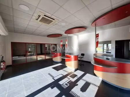 location local d'activités 447 m²