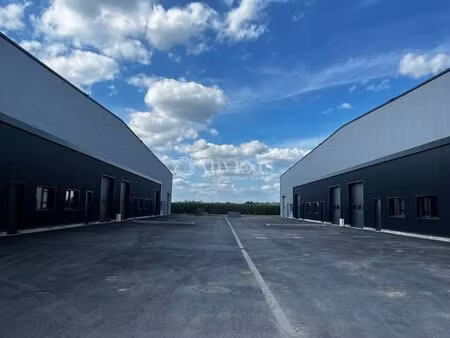 location local d'activités 160 m² à 2 762 m²