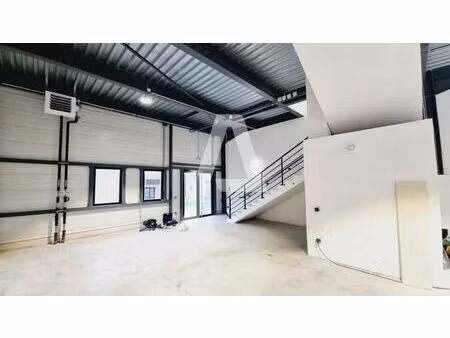 location local d'activités 240 m² à 1 034 m²