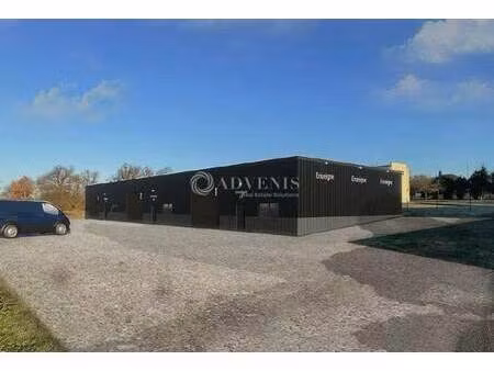 location local d'activités 562 m²