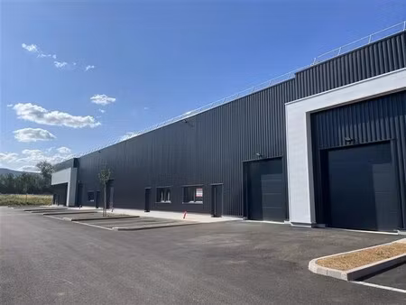 location local d'activités 185 m²