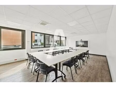 location local d'activités 652 m² à 1 612 m²