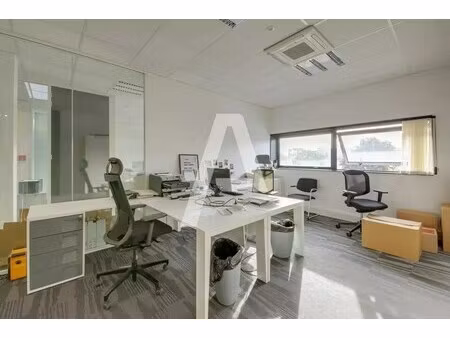 location local d'activités 822 m²