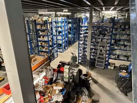 location local d'activités 1 173 m²