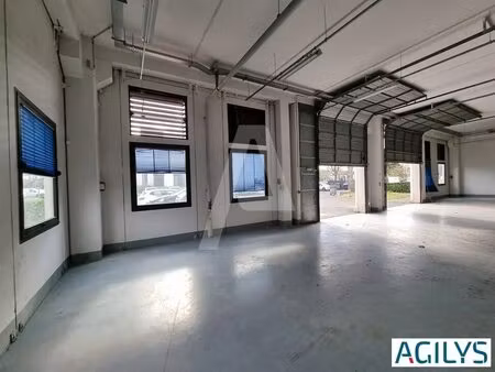 location local d'activités 433 m²