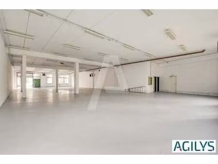 location local d'activités 479 m²