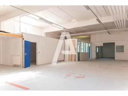 location local d'activités 519 m² à 741 m²