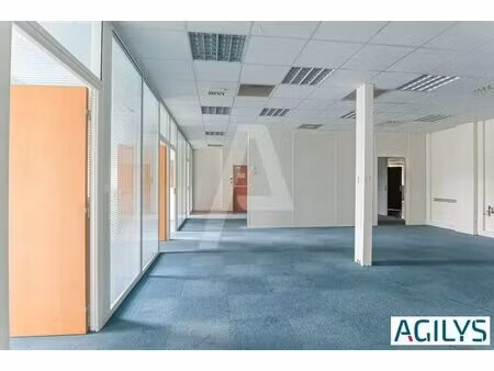 location local d'activités 591 m²