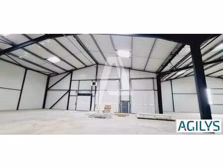 location local d'activités 1 826 m²