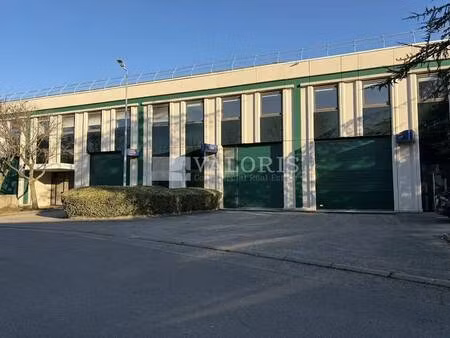 location local d'activités 154 m² à 3 124 m²