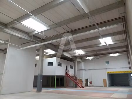 location local d'activités 665 m² à 2 520 m²