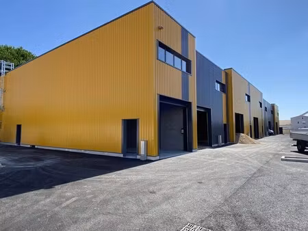 location local d'activités 69 m² à 2 800 m²