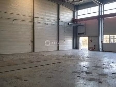 location local d'activités 275 m²
