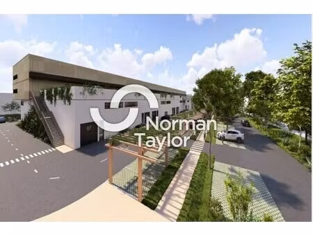 location local d'activités 281 m² à 9 612 m²