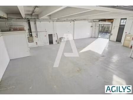 location local d'activités 530 m²