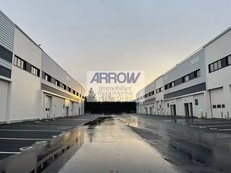 location local d'activités 259 m² à 8 424 m²