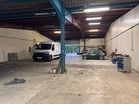 location local d'activités 417 m²