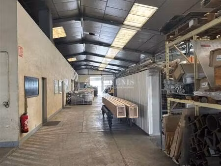 location local d'activités 2 032 m²