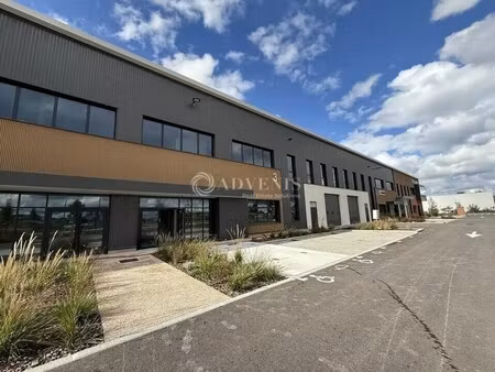 location local d'activités 608 m² à 1 864 m²