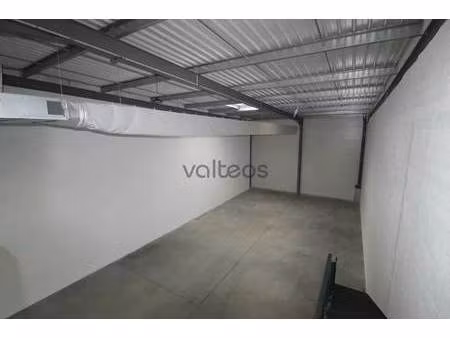 location local d'activités 296 m²