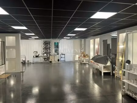 location local d'activités 1 172 m²