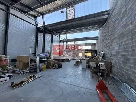 location local d'activités 454 m²