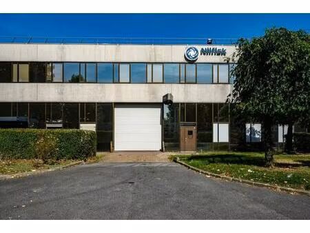 location local d'activités 2 882 m²