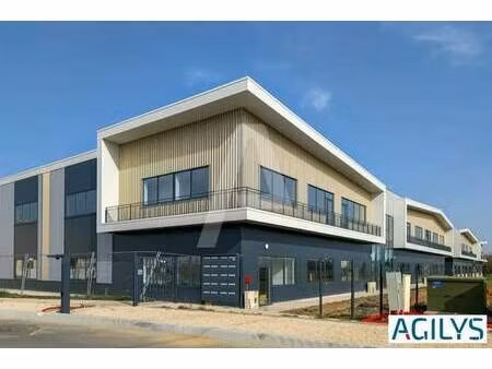 location local d'activités 490 m² à 2 465 m²