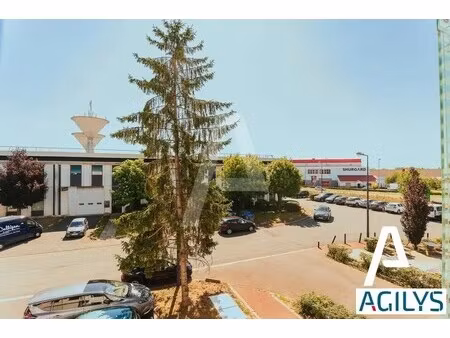 location local d'activités 694 m²