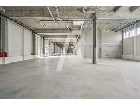 location local d'activités 1 811 m²