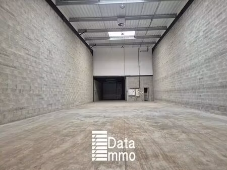 location entrepôt 421 m²