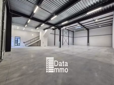 location entrepôt 696 m²