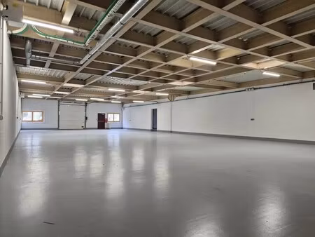 location entrepôt 426 m² à 855 m²